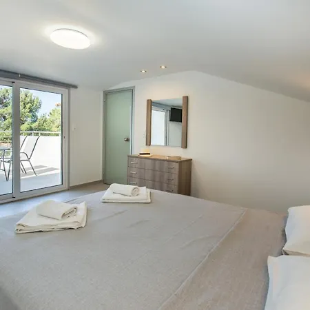 Haus Sofi מלון פפקרי