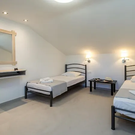 מלון Haus Sofi *