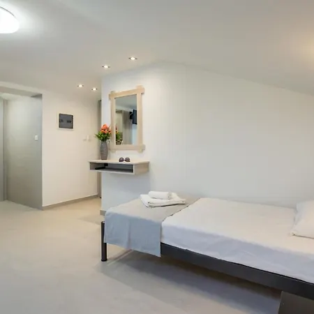 Haus Sofi Отель